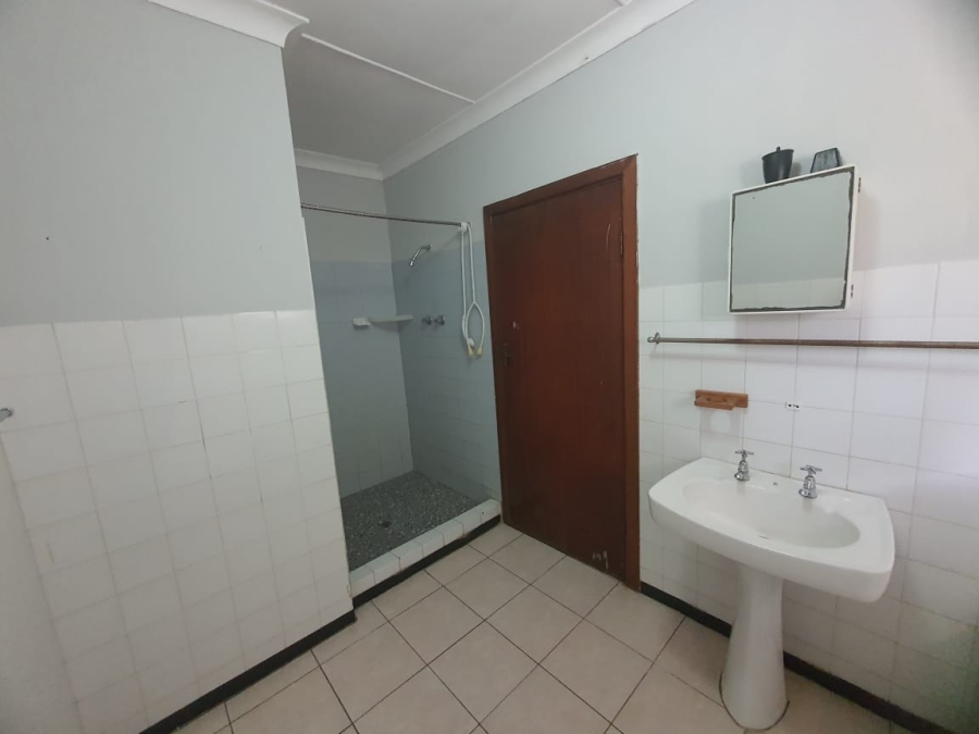 To Let 4 Bedroom Property for Rent in Beacon Bay Eastern Cape